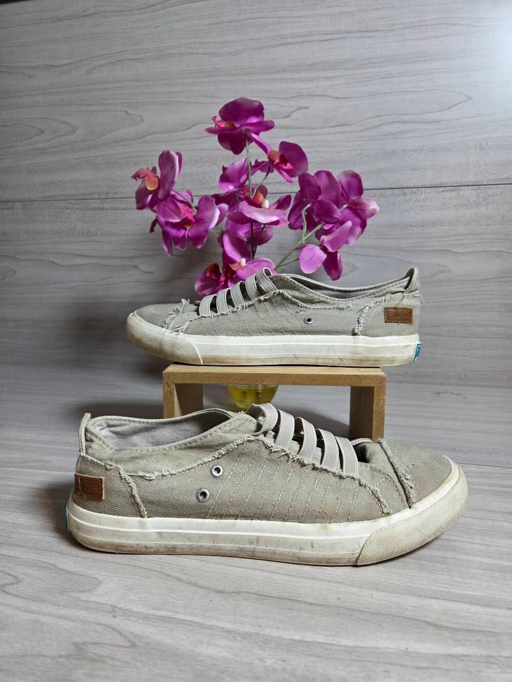 Blowfish Malibu Beach Canvas Elastic Slip-On Sneakers - Taupe/Khaki Gray Size 8.